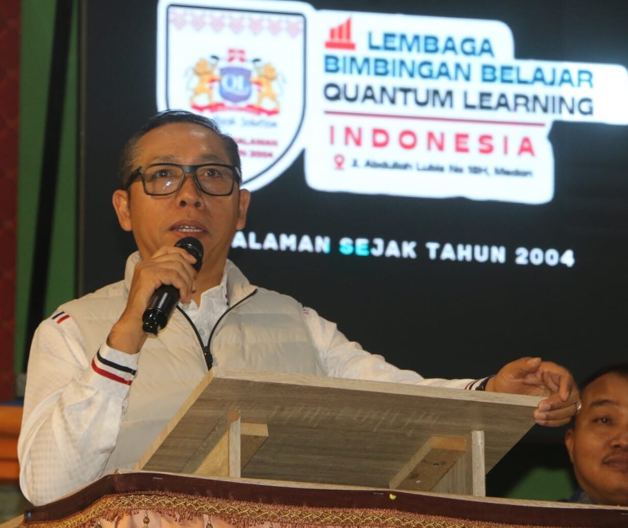 Bupati Taput JTP Hutabarat membuka resmi Olympiade Sains VII di Auditorium IAKN Tarutung Silangkitang.