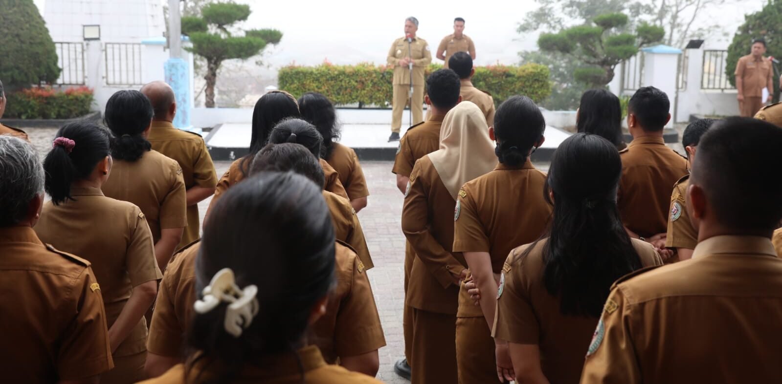 Wabup Taput berulangkali menekankan dalam setiap apel pagi pentingnya disiplin ASN untuk pelayanan optimal.