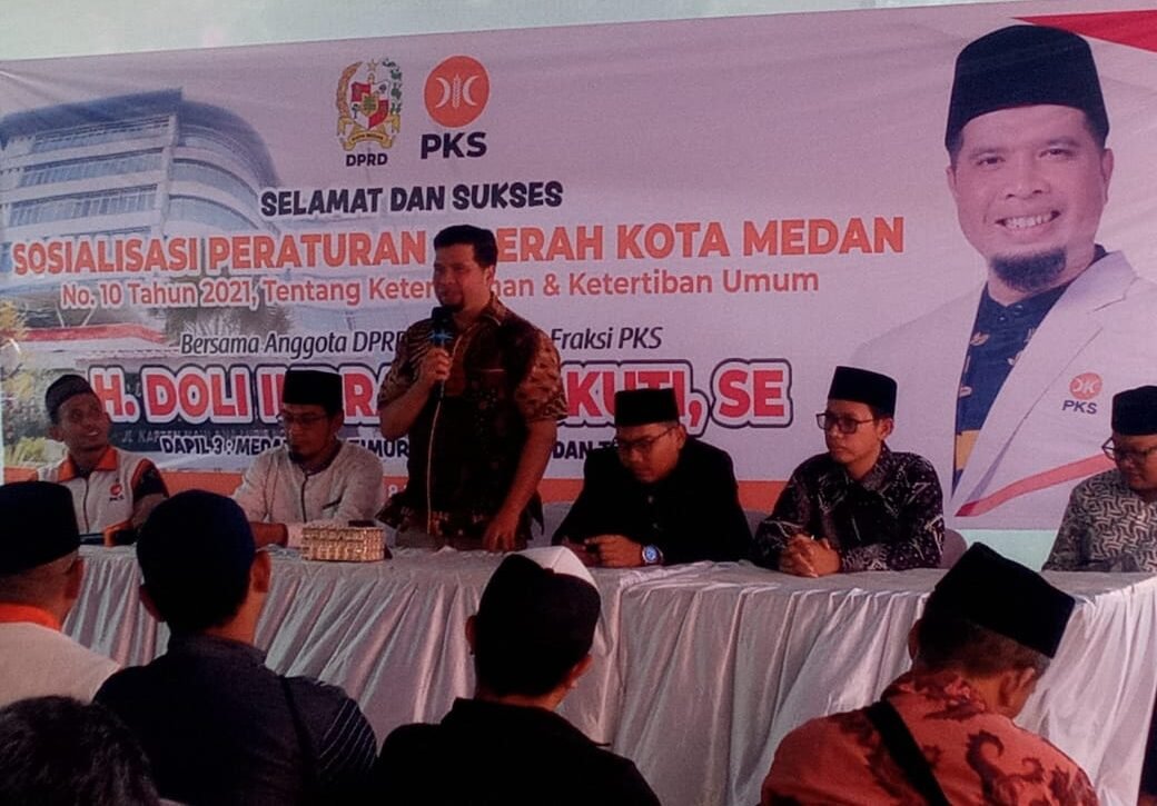  Anggota DPRD Kota Medan dari Fraksi PKS H Doli Indra Rangkuti, SE tatkala berpidato di kegiatan sosperda Kota Medan No. 10 tahun 2021 tentang ketentraman dan ketertiban umum di Kelurahan Bantan. 