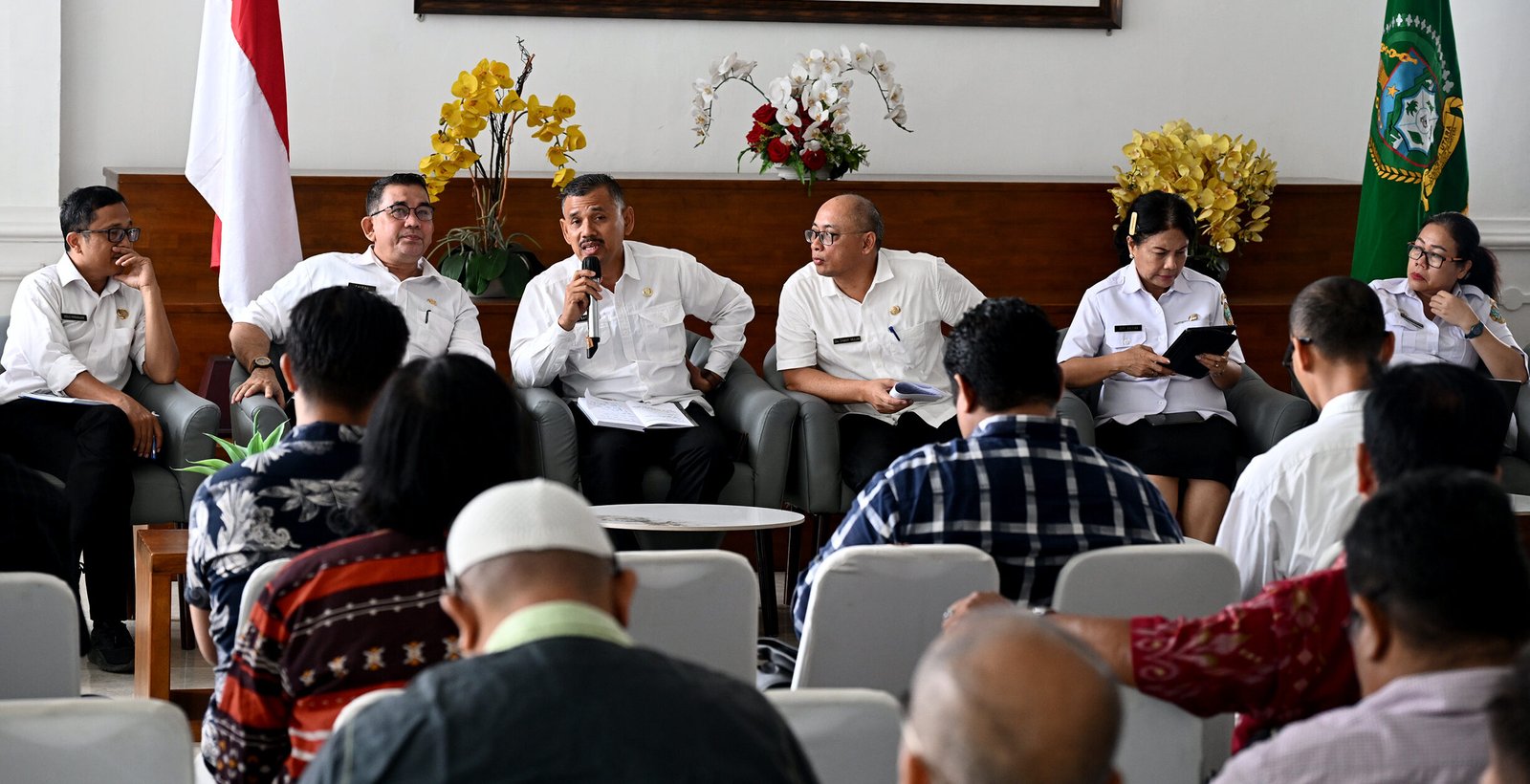 Pemerintah Provinsi Sumatera Utara (Sumut) melalui Dinas Penanaman Modal dan Pelayanan Terpadu Satu Pintu (DPMPTSP) melakukan Konferensi Pers terkait kepatuhan pelaku usaha dalam memenuhi Laporan Kegiatan Penanaman Modal (LKPM), serta tentang solidnya Kinerja Realisasi Investasi Sumut. Kegiatan yang difasilitasi Dinas Kominfo Sumut berlangsung di Lobby Dekranasda Lantai 1 Kantor Gubernur Sumut Jalan Diponegoro 30 Kota Medan, Rabu (4/3/2026).