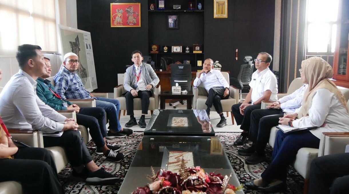 Mahyaruddin Salim saat menerima audiensi BTN Cabang Pematang Siantar.