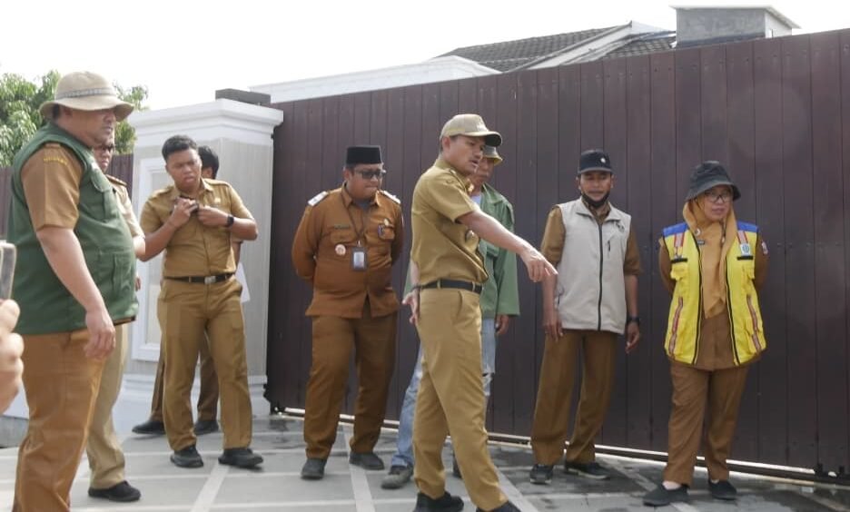 Mahyaruddin tunjuk drainase yang tersumbat