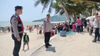 Polres Tapteng- Personil Polres Tapteng saat melakukan patroli pengamanan di sekitar pantai Pandan.