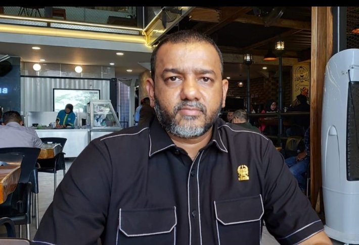 Anggota Komisi IV DPRD Medan Rommy Van Boy minta Pemko Medan tegas menertibkan tiang dan kabel telekomunikasi yang banyak terpasang semrawut