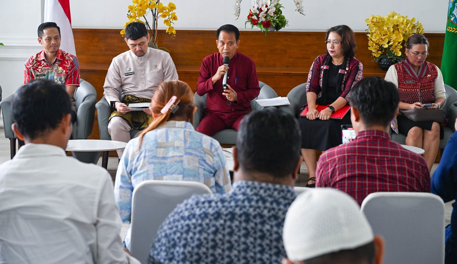 Kepala Badan Pendapatan Daerah Sumut Ardan Noor saat konferensi pers terkait Realisasi Pendapatan Tahun 2025 dan Program Inovatif, Pencapaian Pendapatan Tahun 2026 di Lobby Dekranasda, Kantor Gubernur Sumut, Jalan Diponegoro No. 30, Medan, Kamis (5/3/2026). 