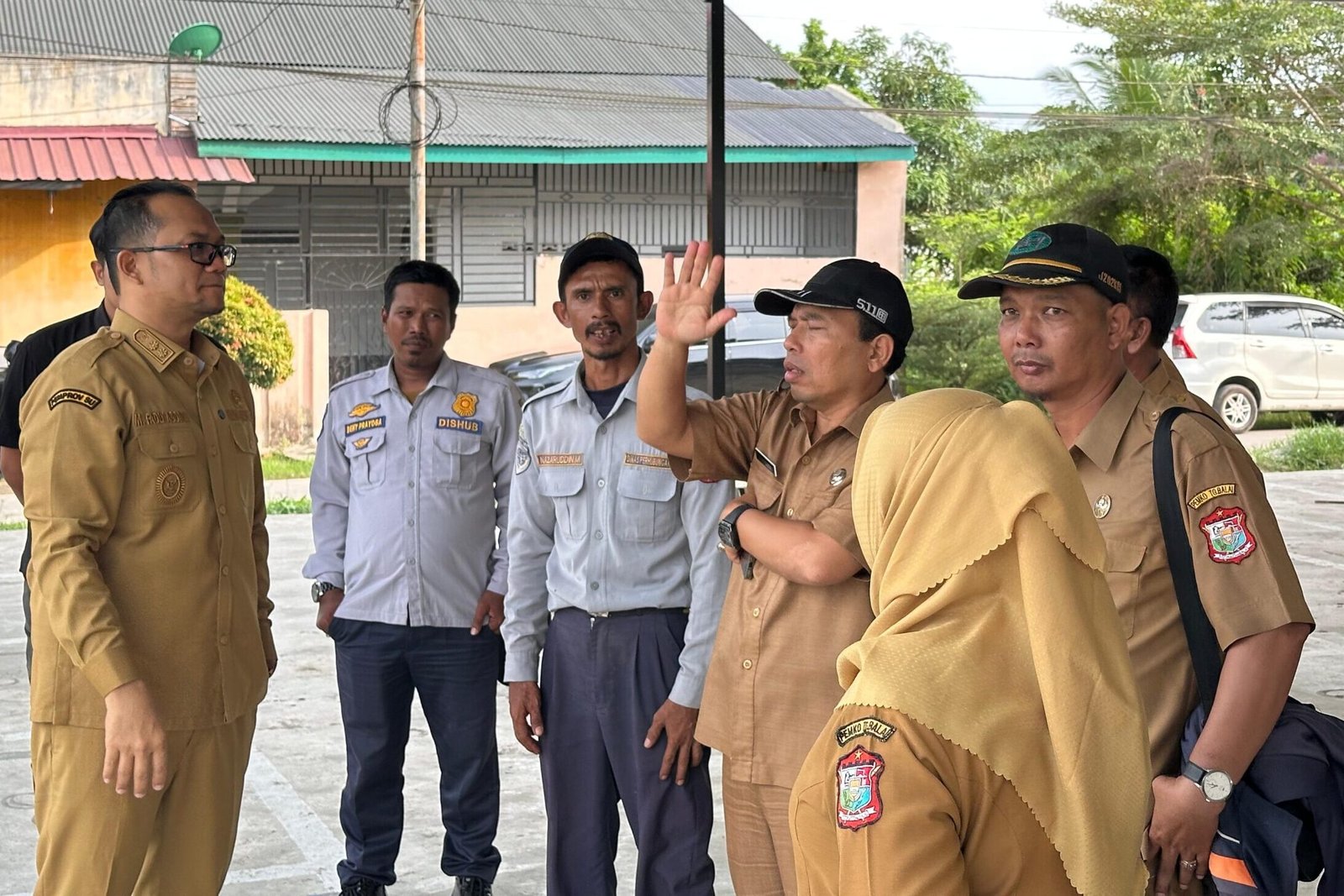 Muhammad Fadly Abdina saat meninjau pembangunan Pasar Bahagia