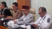 Aset Pemprovsu- Ketua Pansus Aset DPRD Sumut Abdul Rahim, ST, MT (kedua dari kiri) di dampingi Wakil Ketua DPRD Sumut H Salman Alfarisi, Lc, Wakil Ketua Pansus Aset DPRD Sumut Hermansyah Lubis dan Kepala BPKAD Pemprovsu Timur Tumanggor. Tatkala rapat Pansus Aset DPRD Sumut.