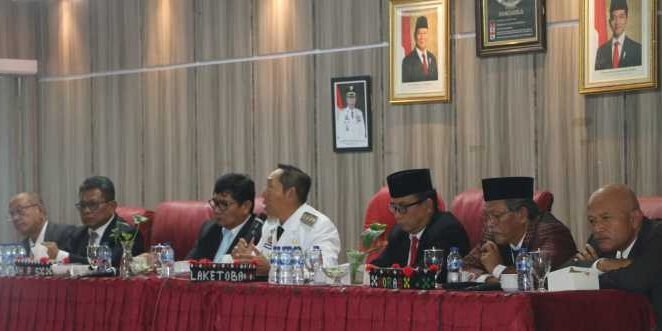 Coffe Morning Bupati dengan pimpinan OPD dan seluruh Camat se Taput, Senin (27/4).