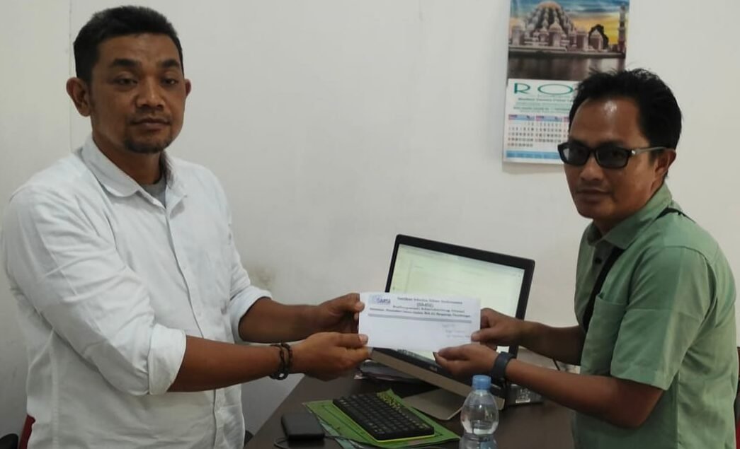 Pengurus SMSI Madina menyerahkan laporan ke Kepala Inspektorat terkait dugaan penyelewengan ADD oleh Kades Jambur Baru, Kecamatan Batang Natal pada Rabu (1/4/2026).