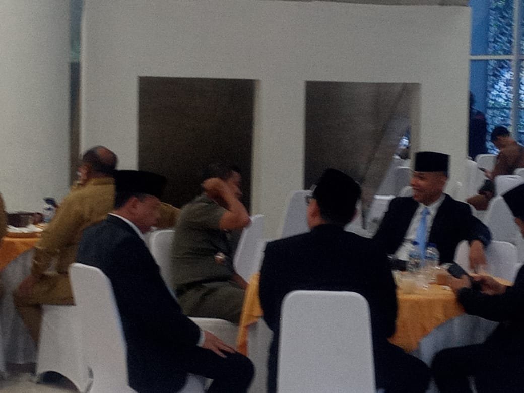 Di suasana lebaran Idul Fitri 1447 H. DPRD Sumatera Utara Sumut menggelar acara halal bil halal di area lobi ruang rapat paripurna.