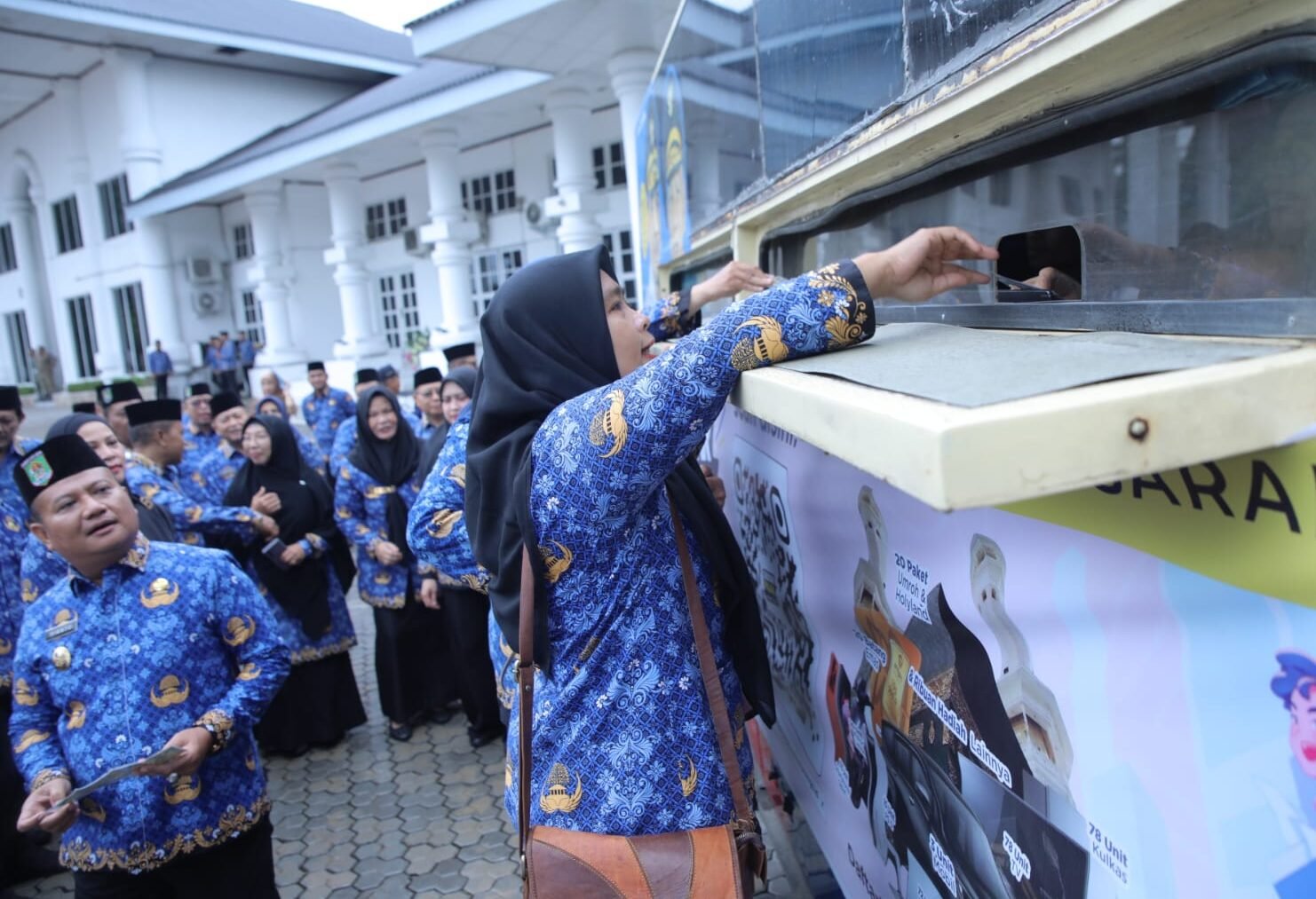 Seorang ASN Asahan lakukan pembayaran pajak kenderaan