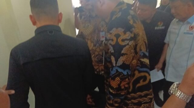 Gubsu Bobby Nasution saat menghadiri acara di Kantor KONI Sumut.