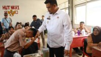Gubernur Sumatera Utara (Sumut) Muhammad Bobby Afif Nasution meninjau pelaksanaan program Makan Bergizi Gratis (MBG) di SMA Negeri 1 Gunungsitoli di Jalan Pendidikan Nomor 3 Kota Gunungsitoli, baru-baru ini.