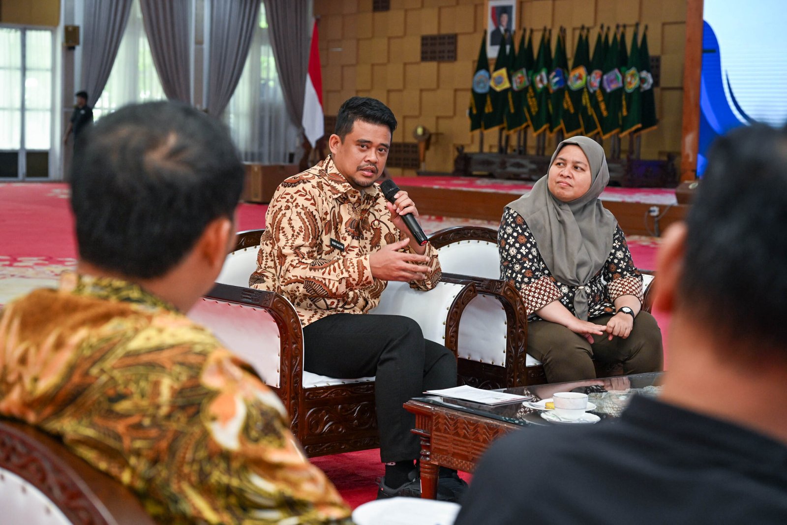 Gubernur Sumut, Bobby Nasution menerima audiensi Yayasan Konservasi Cakrawala Indonesia di Aula Tengku Rizal Nurdin, Rumah Dinas Gubernur Sumut, Jalan Sudirman No. 41, Medan, Jum'at (24/4/2026).