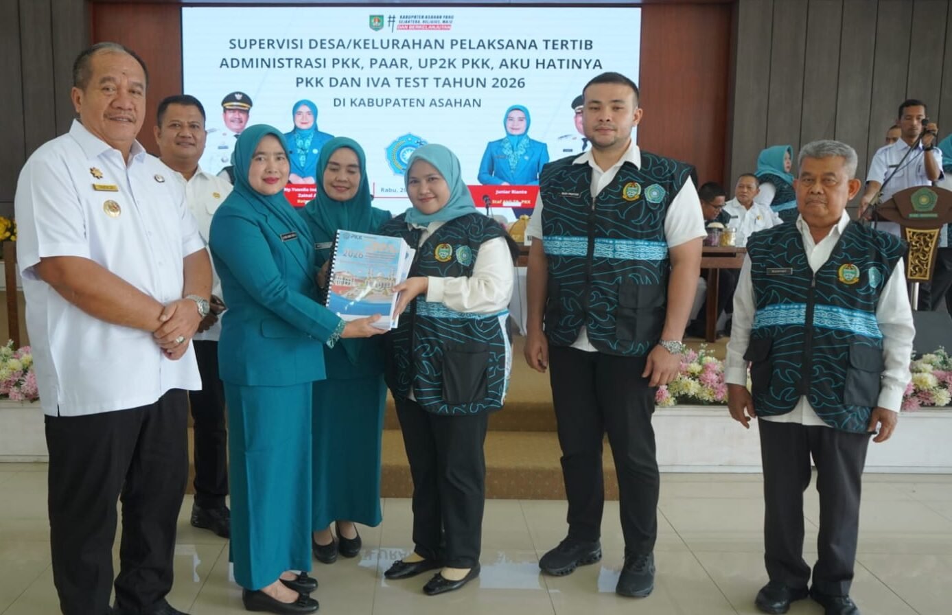 Tim Supervisi Sumut menerima laporan Expos dari Ketua TP PKK Kabupaten Asahan Ny Yusnila Indriati Taufik