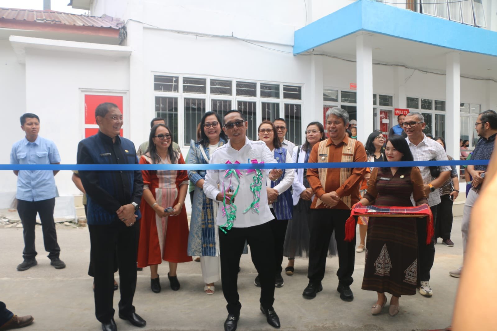 Bupati JTP Hutabarat resmikan tiga fasilitas baru menambahkan pelayanan lebih baik di RSU Tarutung.