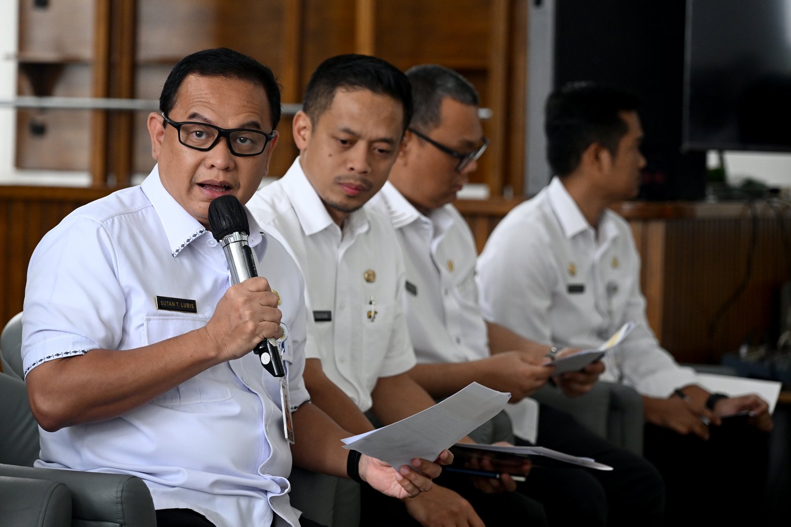 Pemerintah Provinsi Sumatera Utara (Sumut) melalui Kepala Badan Pendapatan Daerah (Bapenda) Sutan Tolang Lubis dan Kepala Badan Keuangan dan Aset Daerah (BKAD) Timur Tumanggor melakukan Konferensi Pers terkait upaya Pemprov Sumut dalam meningkatkan pendapatan daerah. Kegiatan ini difasilitasi Dinas Kominfo Sumut berlangsung di Lobby Dekranasda Lantai 1 Kantor Gubernur Sumut Jalan Diponegoro 30 Kota Medan, Rabu (29/4/2026).