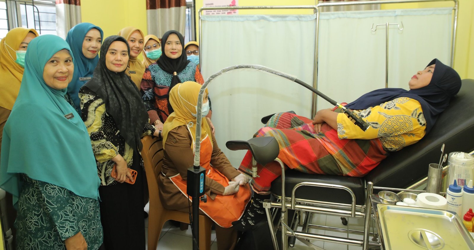 Ketua TP PKK Kabupaten Asahan, Ny Yusnila Indriati Taufik, pantau pelaksanaan IVA Test 