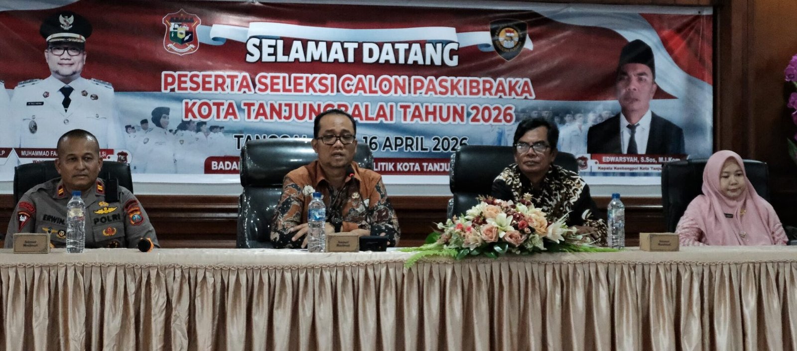 Muhammad Fadly Abdina berikan arahan kepada calon peserta Paskibraka kota Tanjung Balai.