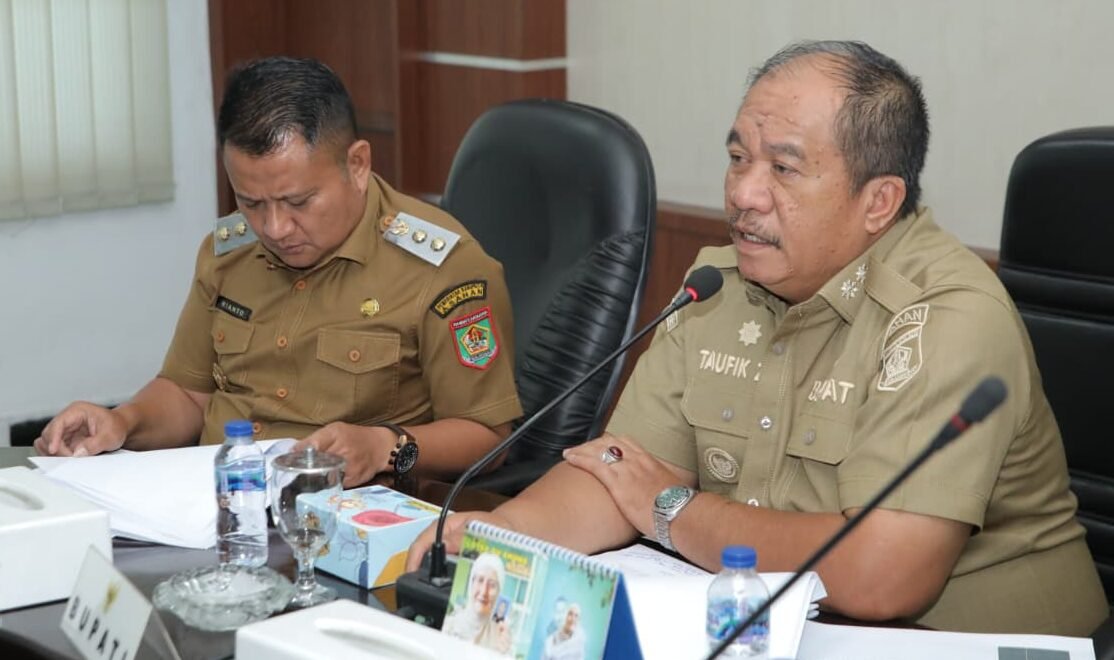 Taufik Zainal Abidin sampaikan arahan dalam pertemuan dengan tim Peneliti UNA
