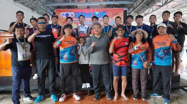 Bupati JTP Hutabarat-- Bupati dan Wabup Taput komit dan serius kembangkan pariwisata Pulau Sibandang Muara.