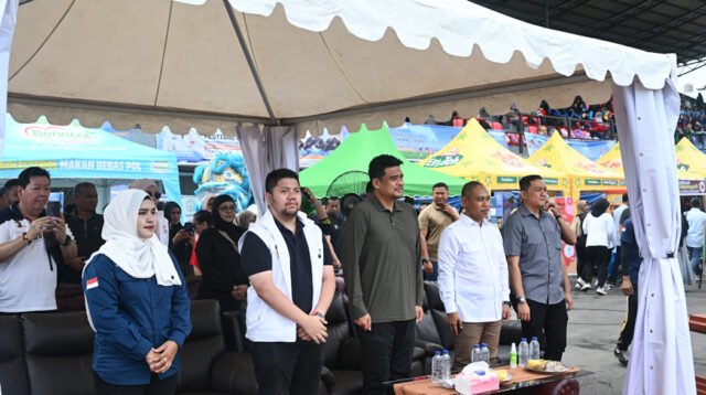 Gubernur Sumatera Utara (Sumut) Muhammad Bobby Afif Nasution memimpin upacara pembukaan Karya Bakti Skala Besar di Lapangan Pelita, Gunungsitoli, Rabu (6/5/2026). Program Karya Bakti Skala Besar TNI AD di wilayah Sumut, khususnya di Kepulauan Nias diharapkan mampu mempercepat pembangunan infrastruktur sekaligus meningkatkan kesejahteraan masyarakat.