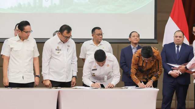 Gubernur Sumatera Utara (Sumut) Muhammad Bobby Afif Nasution menandatangani nota kesepakatan (MoU) percepatan pembangunan Pengolahan Sampah Menjadi Energi Listrik (PSEL) bersama Danantara di Jakarta, Senin (11/5/2026). Penandatanganan tersebut menjadi langkah strategis dalam penanganan persoalan sampah di Sumut, khususnya kawasan Medan Raya atau wilayah aglomerasi Medan dan Deliserdang