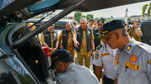 Penjabat (Pj) Sekretaris Daerah Provinsi Sumatera Utara (Sumut) Sulaiman Harahap memimpin Apel Kendaraan Dinas Operasional Roda 4 (Empat) Pemerintah Provinsi Sumut Tahun Anggaran 2026 di Lapangan Astaka/Gedung Serbaguna Jalan Willem Iskandar, Deliserdang, Senin (18/5/2026).
