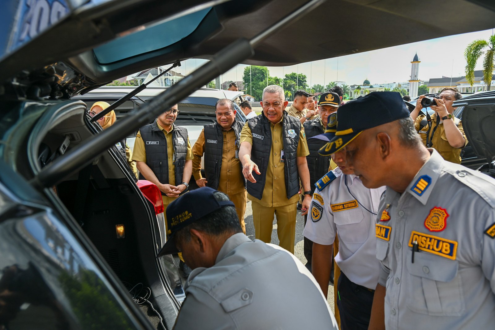 Penjabat (Pj) Sekretaris Daerah Provinsi Sumatera Utara (Sumut) Sulaiman Harahap memimpin Apel Kendaraan Dinas Operasional Roda 4 (Empat) Pemerintah Provinsi Sumut Tahun Anggaran 2026 di Lapangan Astaka/Gedung Serbaguna Jalan Willem Iskandar, Deliserdang, Senin (18/5/2026).