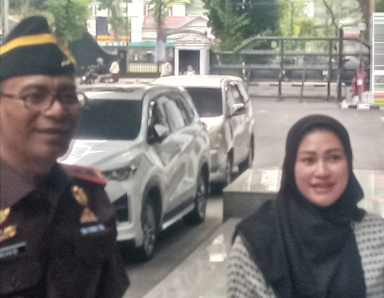 Ketua DPRD Sumut Erny Ariyanti, SH, MKn tatkala menyambut kedatangan Kajatisu Muhibuddin, SH, MH di DPRD Sumut di Jalan Imam Bonjol No.5 Kota Medan. 