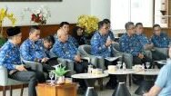 Pemerintah Provinsi Sumatera Utara (Sumut) melalui Dinas Pertanian dan Ketahanan Pangan Provinsi Sumut melakukan Konferensi Pers terkait ketersediaan bahan pokok. Kegiatan yang difasilitasi Dinas Kominfo Sumut ini berlangsung di Lobby Dekranasda Lantai 1 Kantor Gubernur Sumut Jalan Diponengoro Kota Medan, Rabu (20/5/2026).