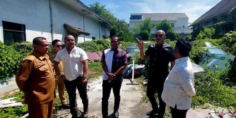 Anggota DPRD Medan yang bergabung di Panitia Khusus (Pansus) Aset Daerah tampak terkejut dan marah