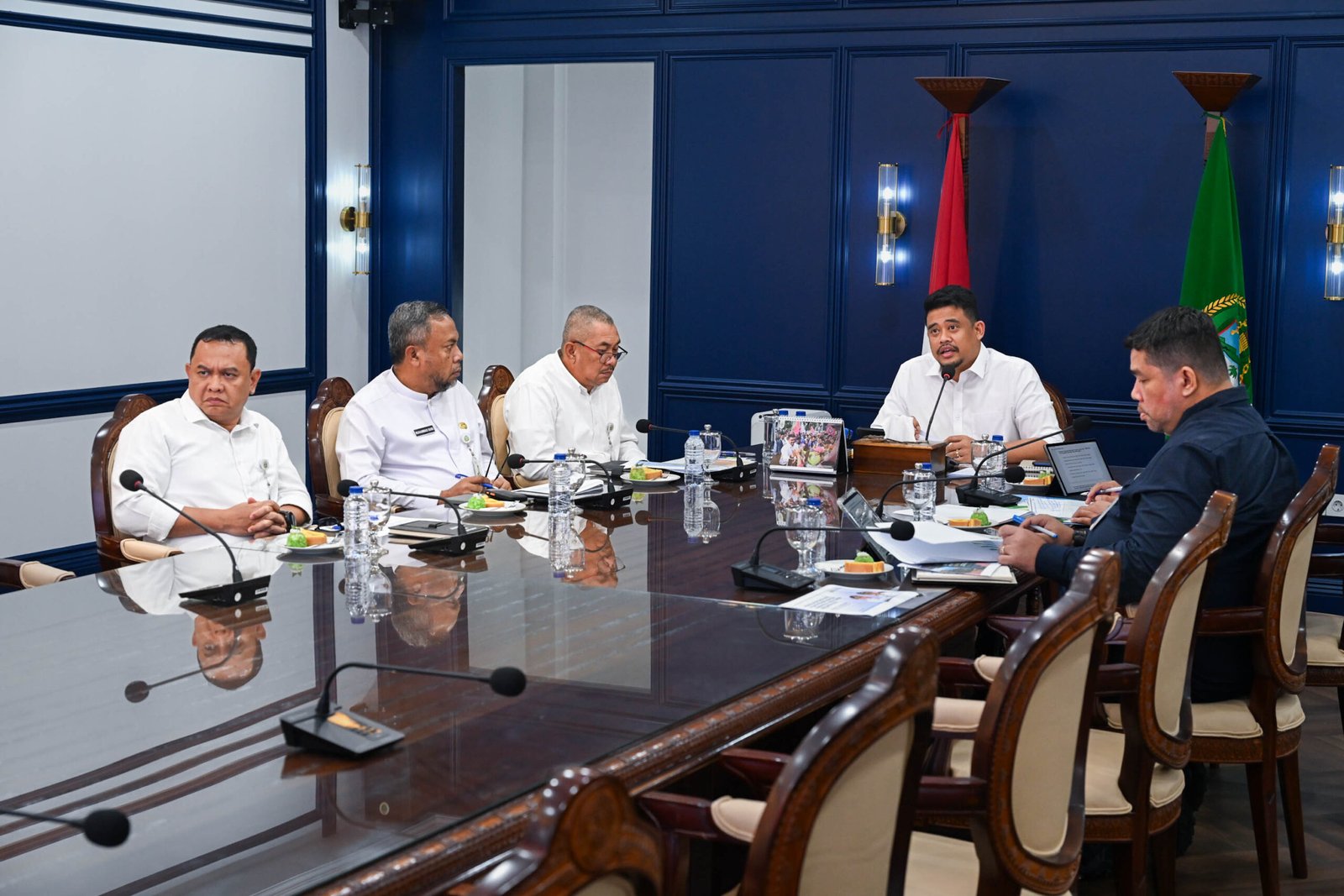 Gubernur Sumut, Bobby Nasution menyalurkan Bagi Hasil Pajak Rokok Triwulan I Tahun 2026 dan Kurang Salur Bagi Hasil Pajak Provinsi Tahun 2024 & 2025 kepada Kabupaten / Kota se Sumut secara virtual dari Ruang Kerja Gubernur Sumut, Lantai 10, Kantor Gubernur Sumut, Jalan Diponegoro No. 30, Medan, Selasa (5/5/2026).