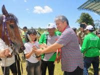 Wabup Taput Deni Lumbantoruan membuka Kejurnas Pacuan Kuda 2026 di Arena Pacuan Kuda Siborongborong