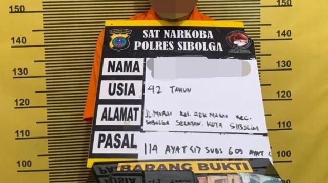 Satresnarkoba Polres Sibolga Tersangka residivis narkotika berinisial DKL (42) saat diperiksa di Mapolres Sibolga, Kamis (21/5/2026).