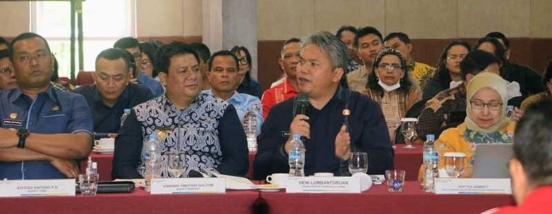 Pembahasan RUU Masyarakat Adat dengan Tim Baleg DPR RI di Balige.*