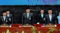 Gubernur Sumatera Utara (Sumut) Muhammad Bobby Afif Nasution, Wakil Gubernur Sumut Surya, Pj Sekdaprov Sumut Sulaiman Harahap, bersama seluruh OPD, menghadiri Rapat Paripurna Penyerahan Laporan Hasil Pemeriksaan (LHP) BPK RI atas LKPD Provinsi Sumut Tahun Anggaran 2025 di Gedung DPRD Sumut, Jalan Imam Bonjol, Medan, Kamis (25/6/2026).
