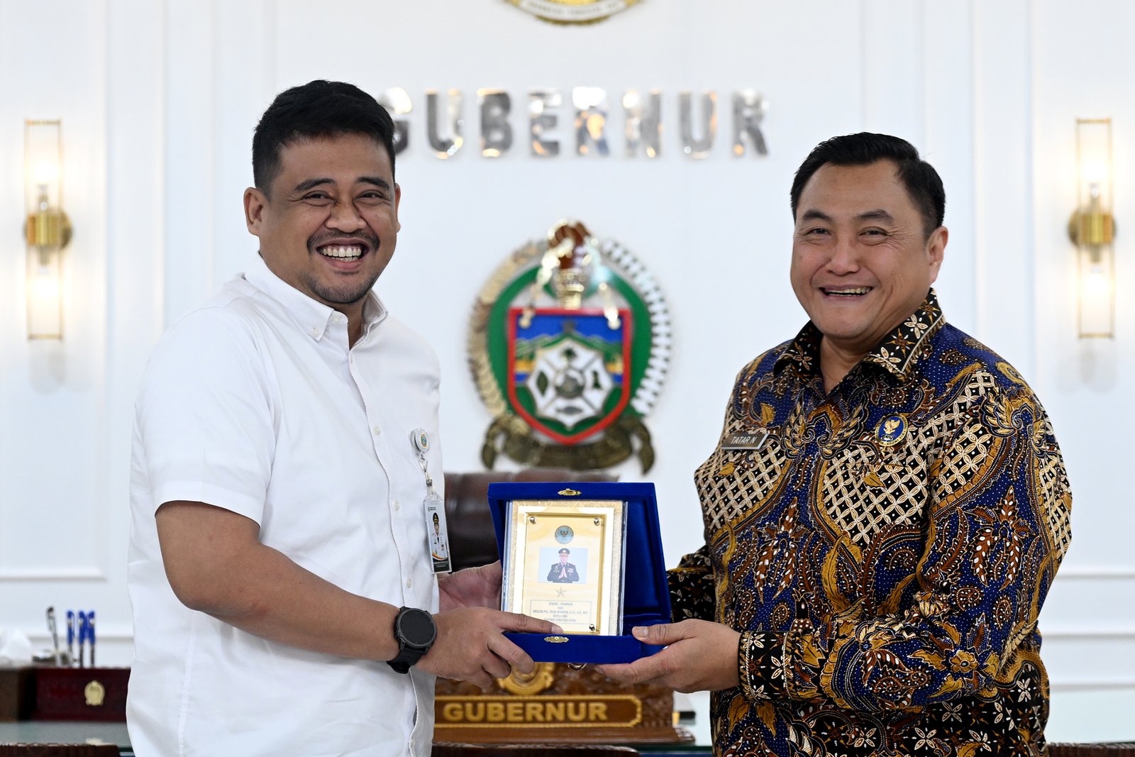 Gubernur Sumatera Utara (Sumut) Muhammad Bobby Afif Nasution menerima kunjungan Kepala Badan Narkotika (BNN) Provinsi Sumut Brigjen Pol Tatar Nugroho beserta jajaran di ruang kerja Gubernur, lantai 10 Kantor Gubernur Sumut, Jalan Diponegoro nomor 30, Medan, baru-baru ini. Gubernur mengajak BNNP Sumut memperkuat kolaborasi dan melakukan intervensi terpusat guna memberantas peredaran gelap narkotika di Sumut.