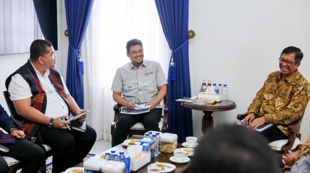 Gubernur Sumatera Utara (Sumut) Muhammad Bobby Afif Nasution saat audiensi dengan Direksi PT Danareksa dan PT KIM di Rumah Dinas Gubernur Sumut, Jalan Sudirman Nomor 41, Medan, Senin (29/6/2026).