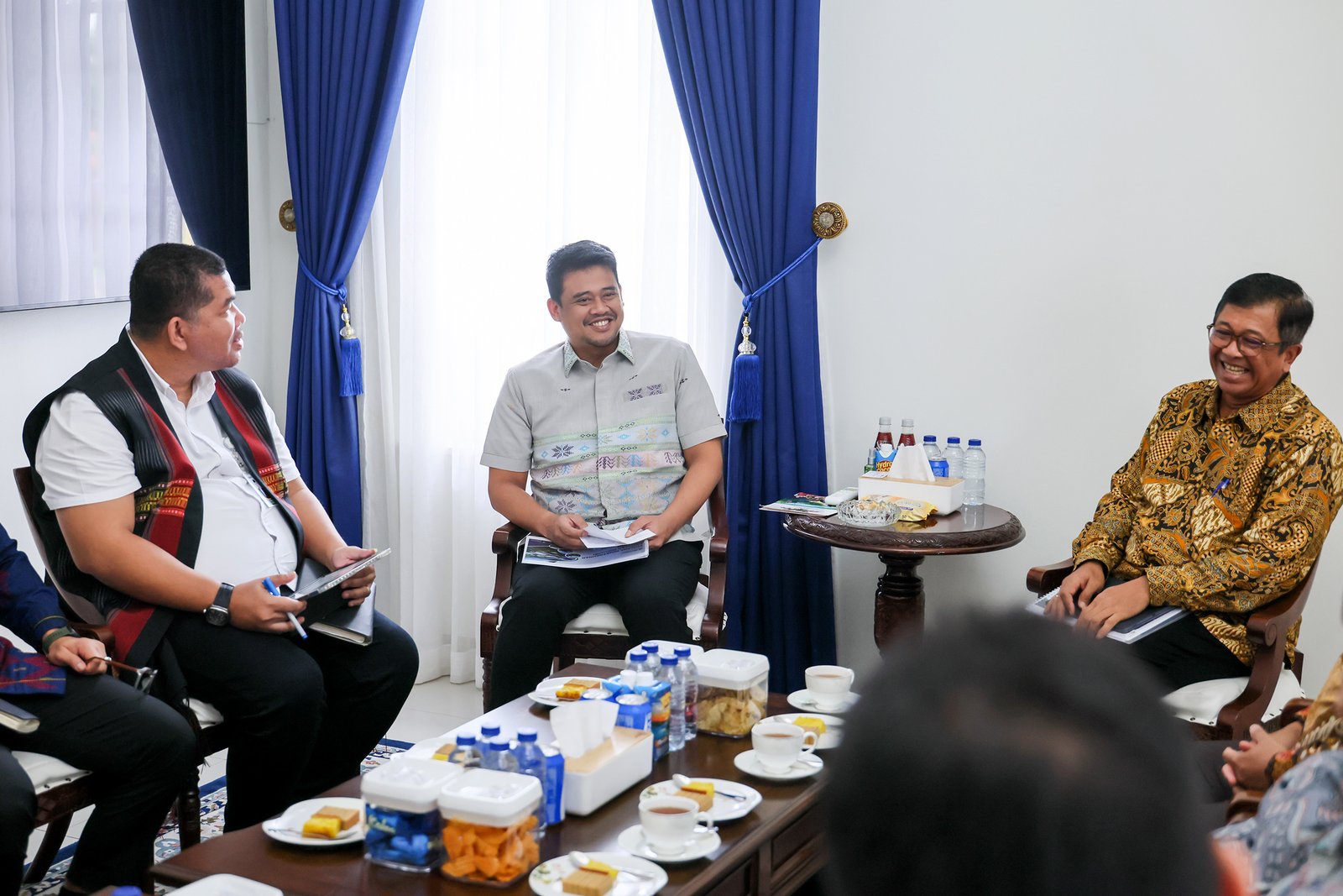 Gubernur Sumatera Utara (Sumut) Muhammad Bobby Afif Nasution saat audiensi dengan Direksi PT Danareksa dan PT KIM di Rumah Dinas Gubernur Sumut, Jalan Sudirman Nomor 41, Medan, Senin (29/6/2026).
