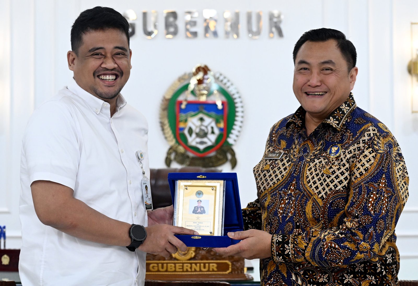Gubernur Sumatera Utara (Sumut) Muhammad Bobby Afif Nasution menerima kunjungan Kepala Badan Narkotika (BNN) Provinsi Sumut Brigjen Pol Tatar Nugroho beserta jajaran di ruang kerja Gubernur, lantai 10 Kantor Gubernur Sumut, Jalan Diponegoro nomor 30, Medan, baru-baru ini. Gubernur mengajak BNNP Sumut memperkuat kolaborasi dan melakukan intervensi terpusat guna memberantas peredaran gelap narkotika di Sumut.