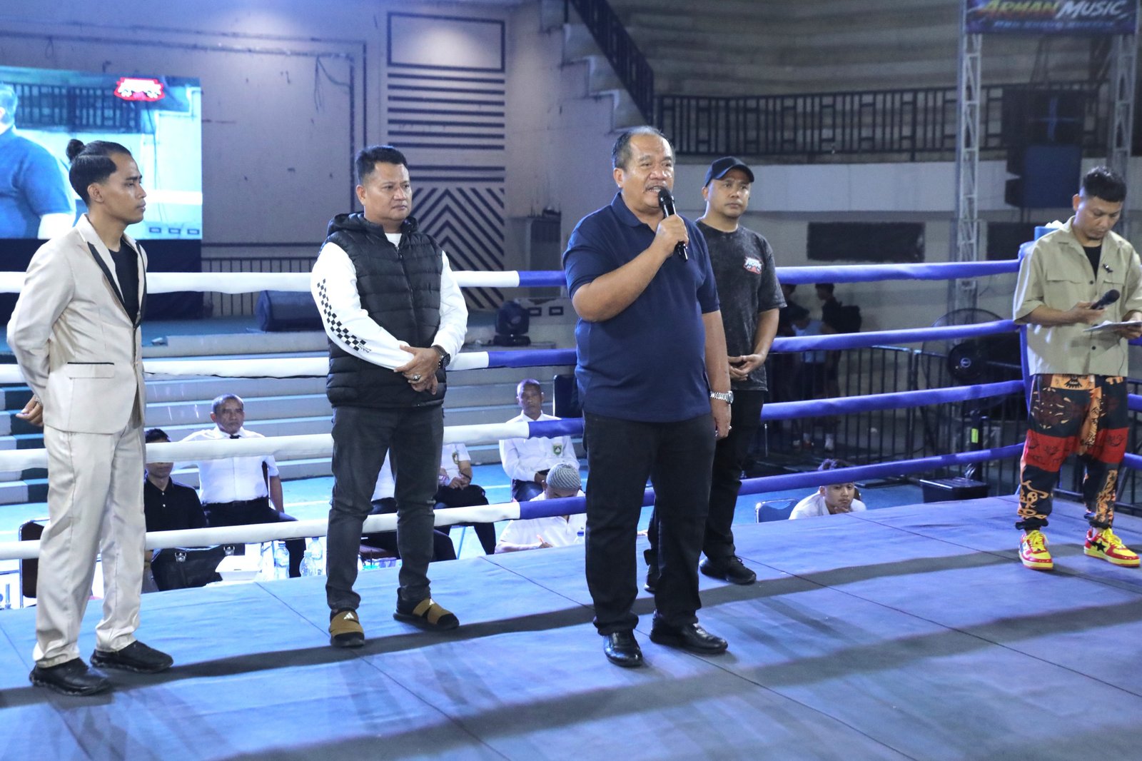 Bupati Asahan Taufik Zainal Abidin sampaikan kata sambutan, di Atas Ring Tinju