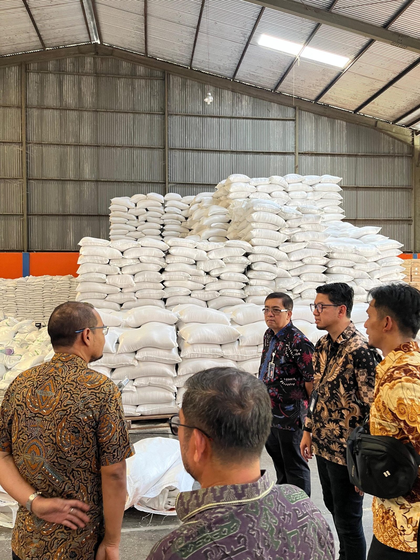 Dewan Pengawas Perum BULOG, Frans B.M. Dabukke, melakukan kunjungan kerja ke Sumut tinjau kualitas dan Penyaluran Banpang