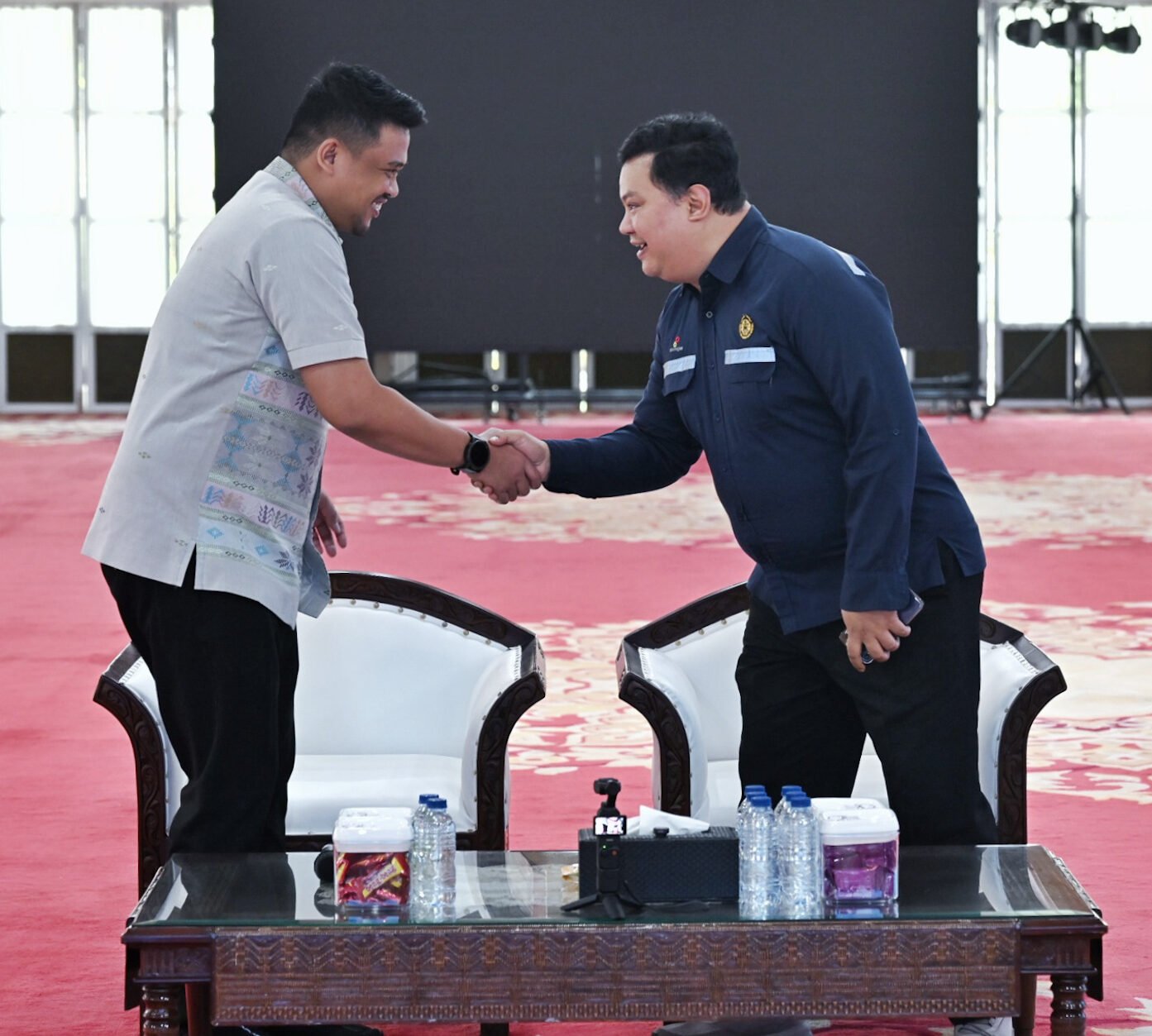Gubernur Sumatera Utara (Sumut) Muhammad Bobby Afif Nasution menerima audiensi Kepala Perwakilan Satuan Kerja Khusus Pelaksana Kegiatan Usaha Hulu Minyak dan Gas Bumi (SKK Migas) di Aula Tengku Rizal Nurdin Jalan Sudirman Nomor 41 Medan, Kamis (4/6/2026).