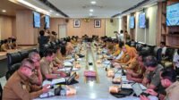 Gubsu Minta Realisasi Gubernur Sumatera Utara (Sumut) Bobby Afif Nasution, Wakil Gubernur Sumut Surya, Penjabat Sekretaris Daerah Provinsi (Sekdaprov) Sulaiman Harahap saat memimpin Rapat Pimpinan Forum Koordinasi, Sinkronisasi, Monitoring, dan Evaluasi Realisasi Anggaran serta Capaian Pelaksanaan PHTC dan PSD seluruh perangkat daerah di Ruang Rapat I Lantai 2 Kantor Gubernur Sumut, Jalan Pangeran Diponegoro Nomor 30 Medan, Senin (22/6/2026).