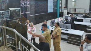 Gubernur Sumatera Utara (Sumut) Muhammad Bobby Afif Nasution melakukan kunjungan kerja ke Kantor PT PLN (Persero) Unit Pelaksana Pengatur Beban (UP2B) Wilayah Sumatera Bagian Utara (Sumbagut) di Lorong XII Nomor 6 Glugur, Kota Medan, Senin (8/6/2026).