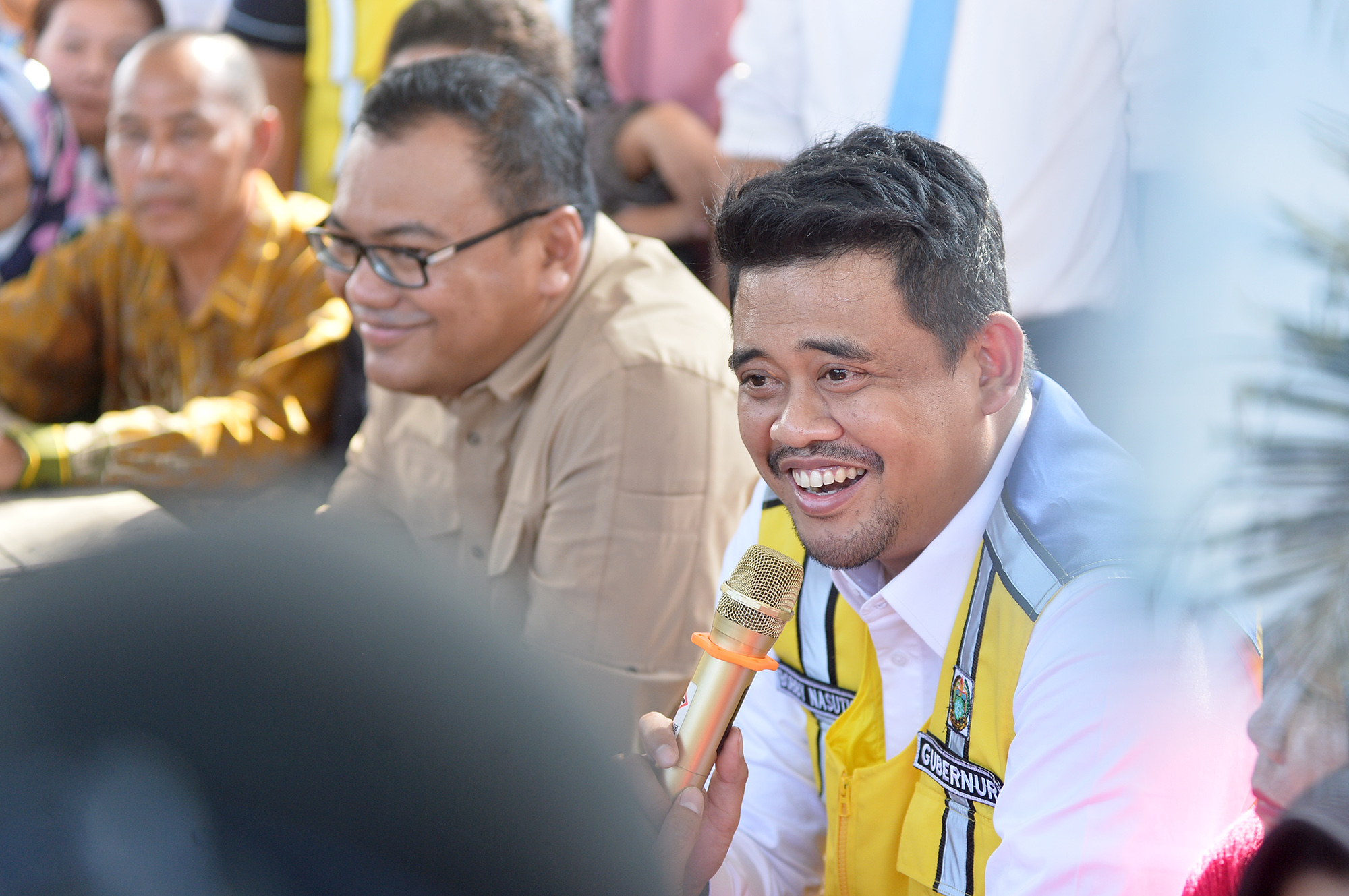 Gubernur Sumatera Utara (Sumut) Bobby Nasution meninjau ruas jalan rusak dan berdiskusi dengan masyarakat yang berada di Kecamatan Galang Kabupaten Deliserdang. Kamis (25/6/2026).