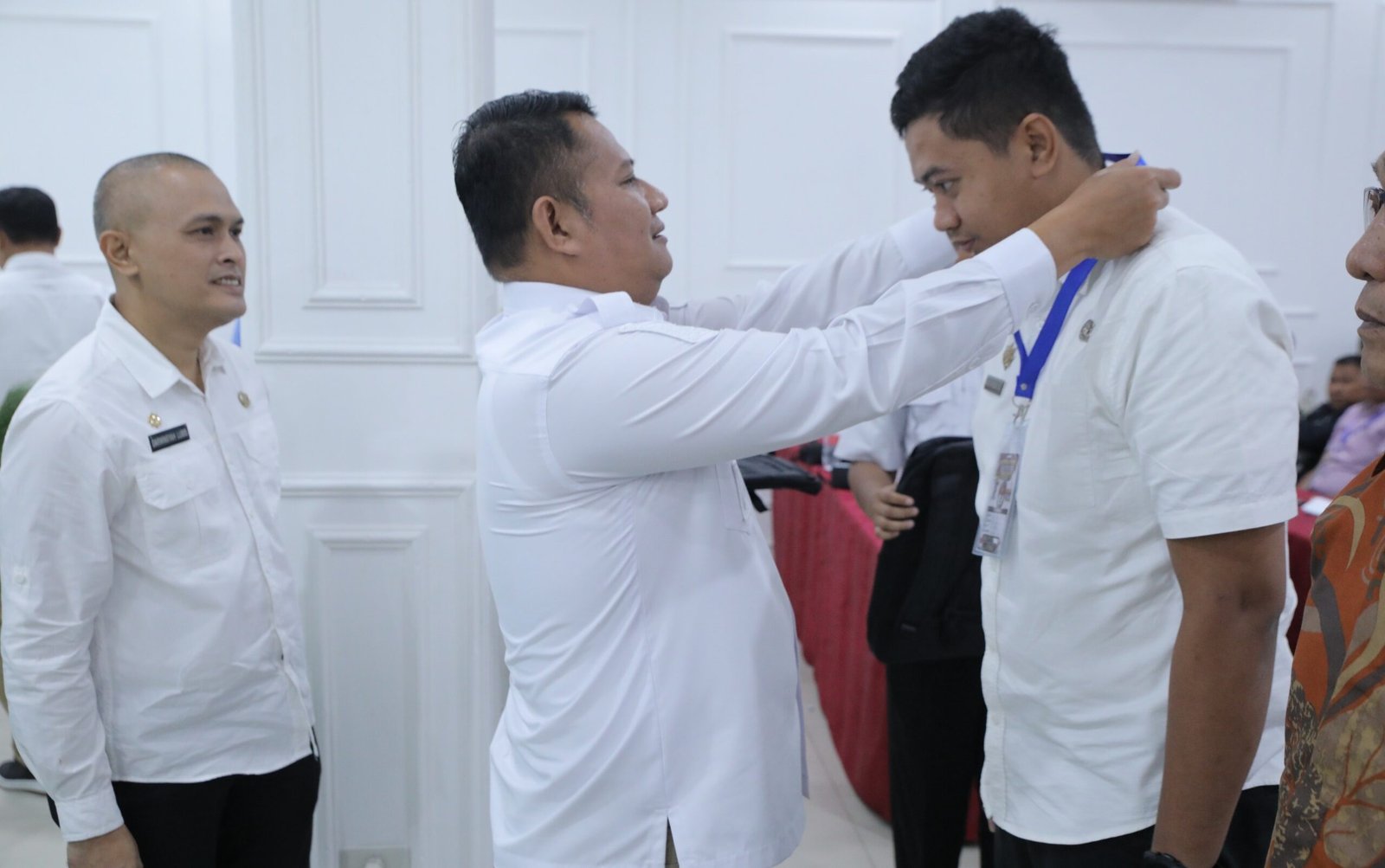 Rianto kalungkan tanda peserta secara simbolis