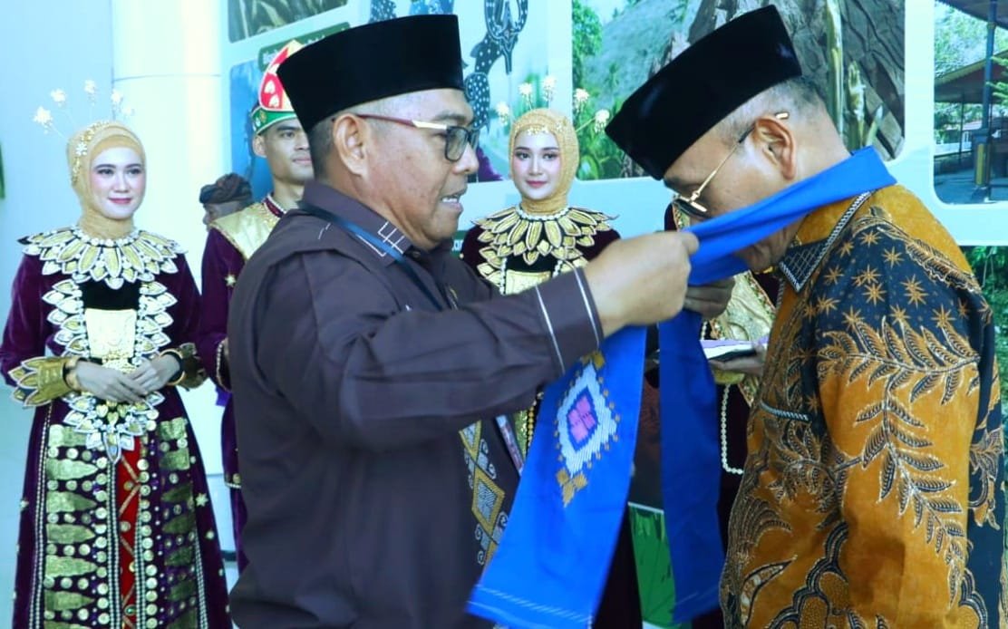 Bupati Simalungun saat disambut Gubernur Gorontalo.