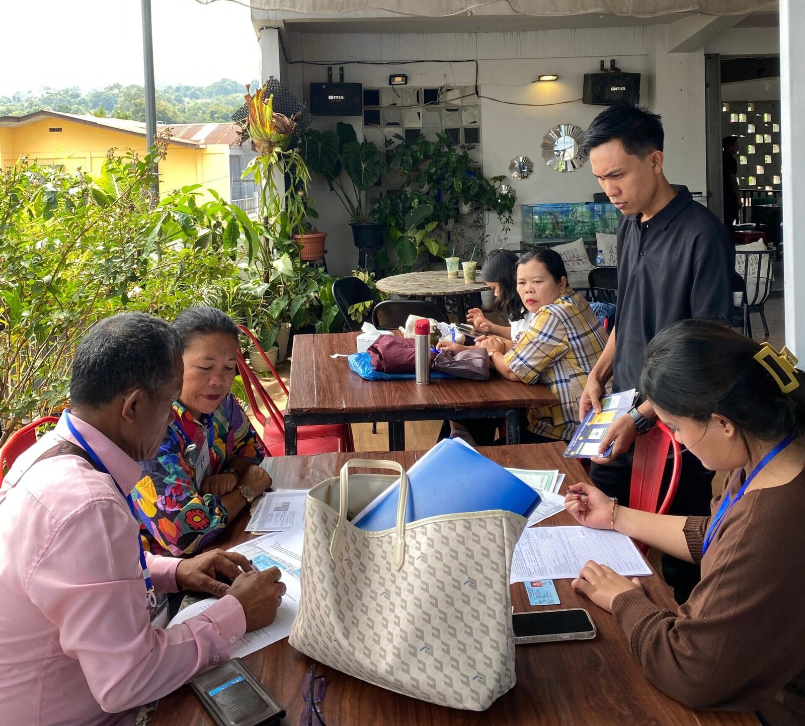 Kantor Imigrasi Kelas II TPI Pematangsiantar saat lakukan layanan Eazy Passport, Semarakkan Trails Of The King's UTMB di Kabupaten Samosir.